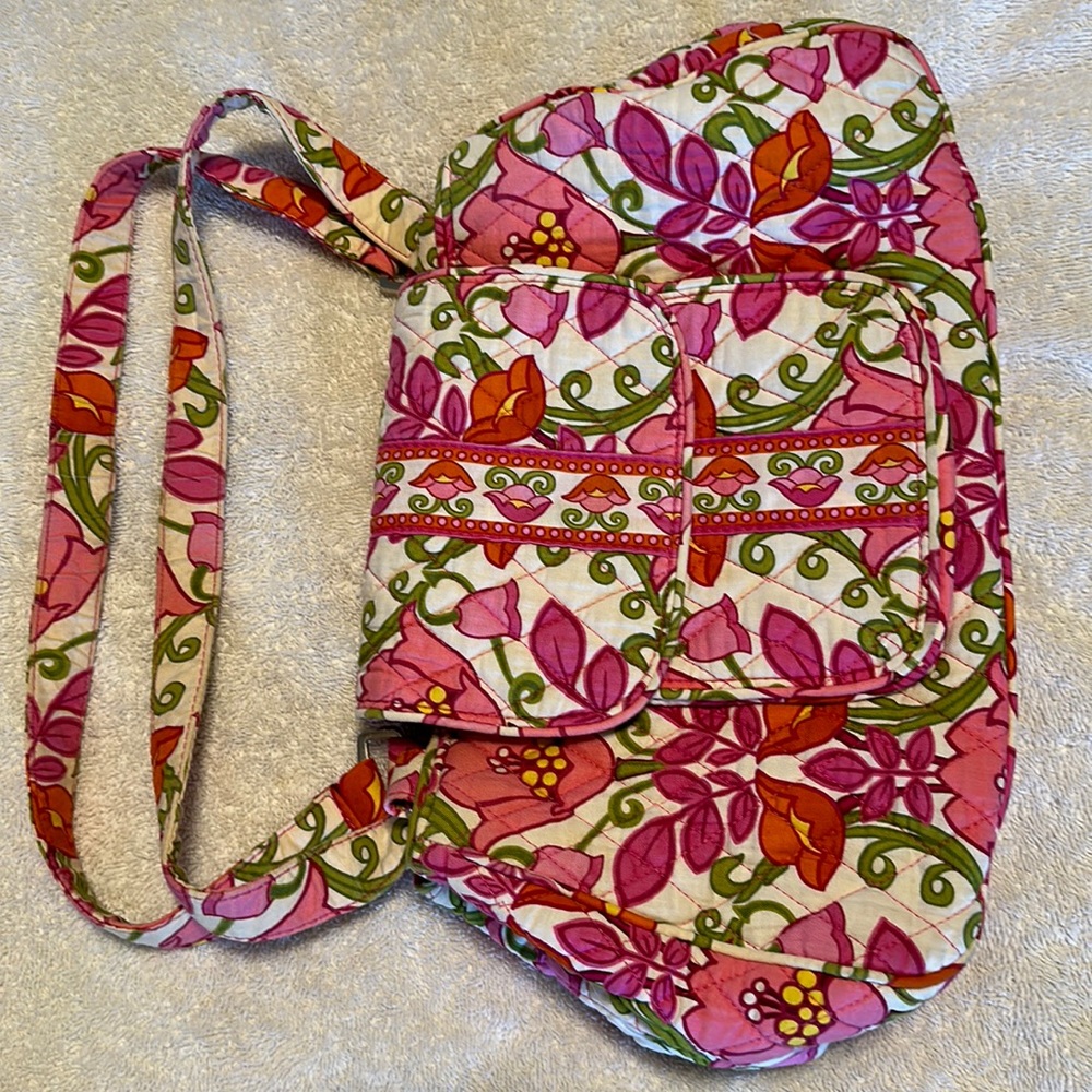 Vera Bradley floral print purse in like new condition